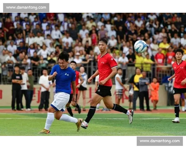 川超热身赛：呐喊与鞠躬间的双向奔赴