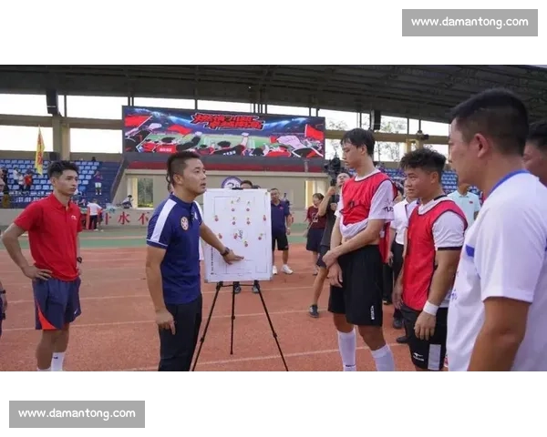 川超热身赛：呐喊与鞠躬间的双向奔赴