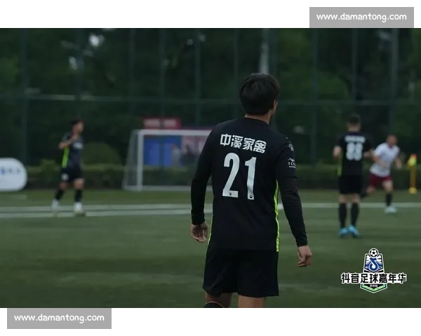 58 岁黄健翔逆龄爆发！这脚世界波点燃抖音足球嘉年华