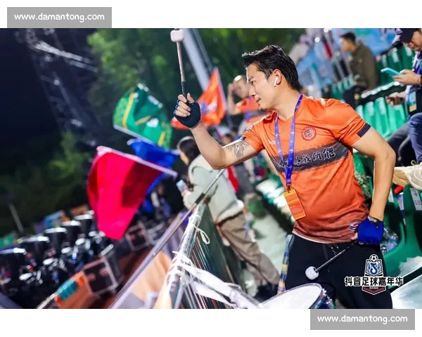 58 岁黄健翔逆龄爆发！这脚世界波点燃抖音足球嘉年华